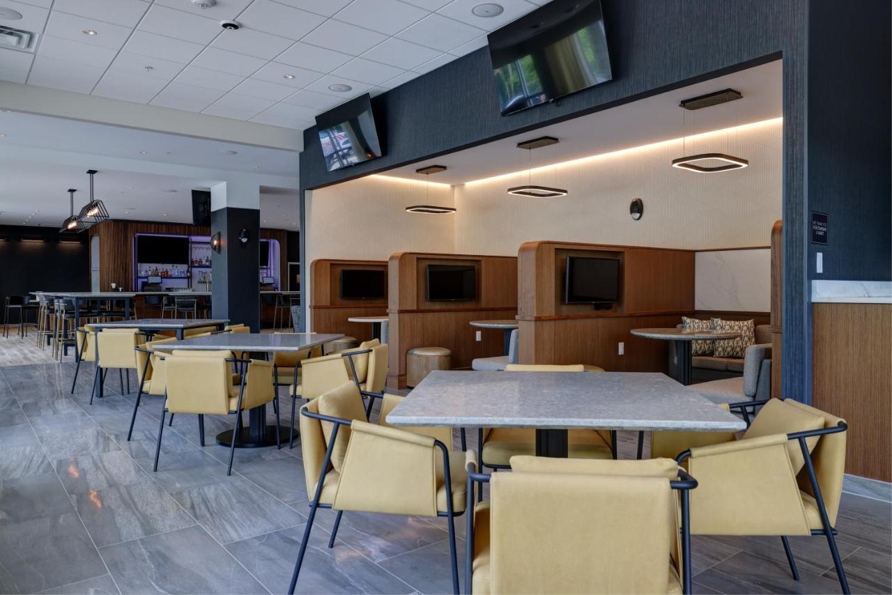 Courtyard By Marriott Iowa City University Heights Екстер'єр фото