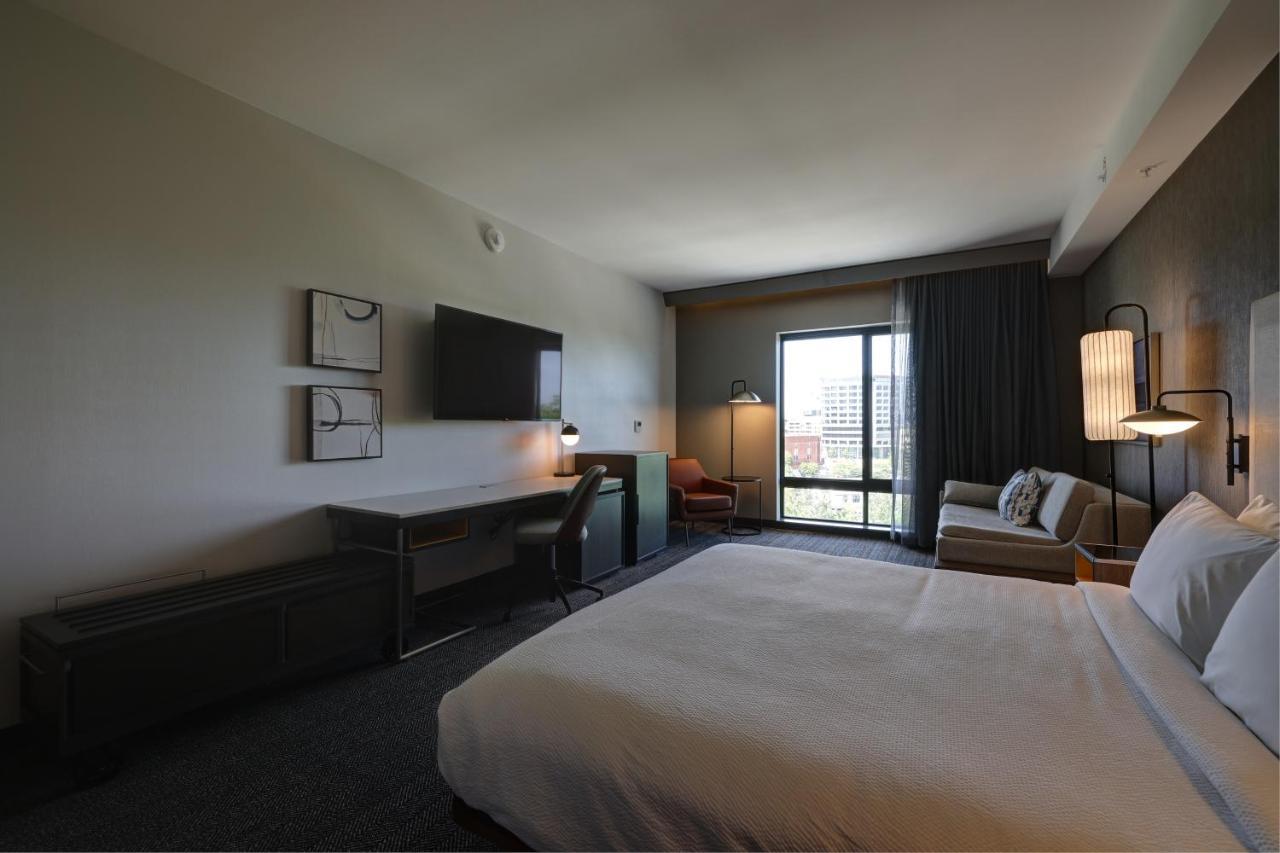 Courtyard By Marriott Iowa City University Heights Екстер'єр фото