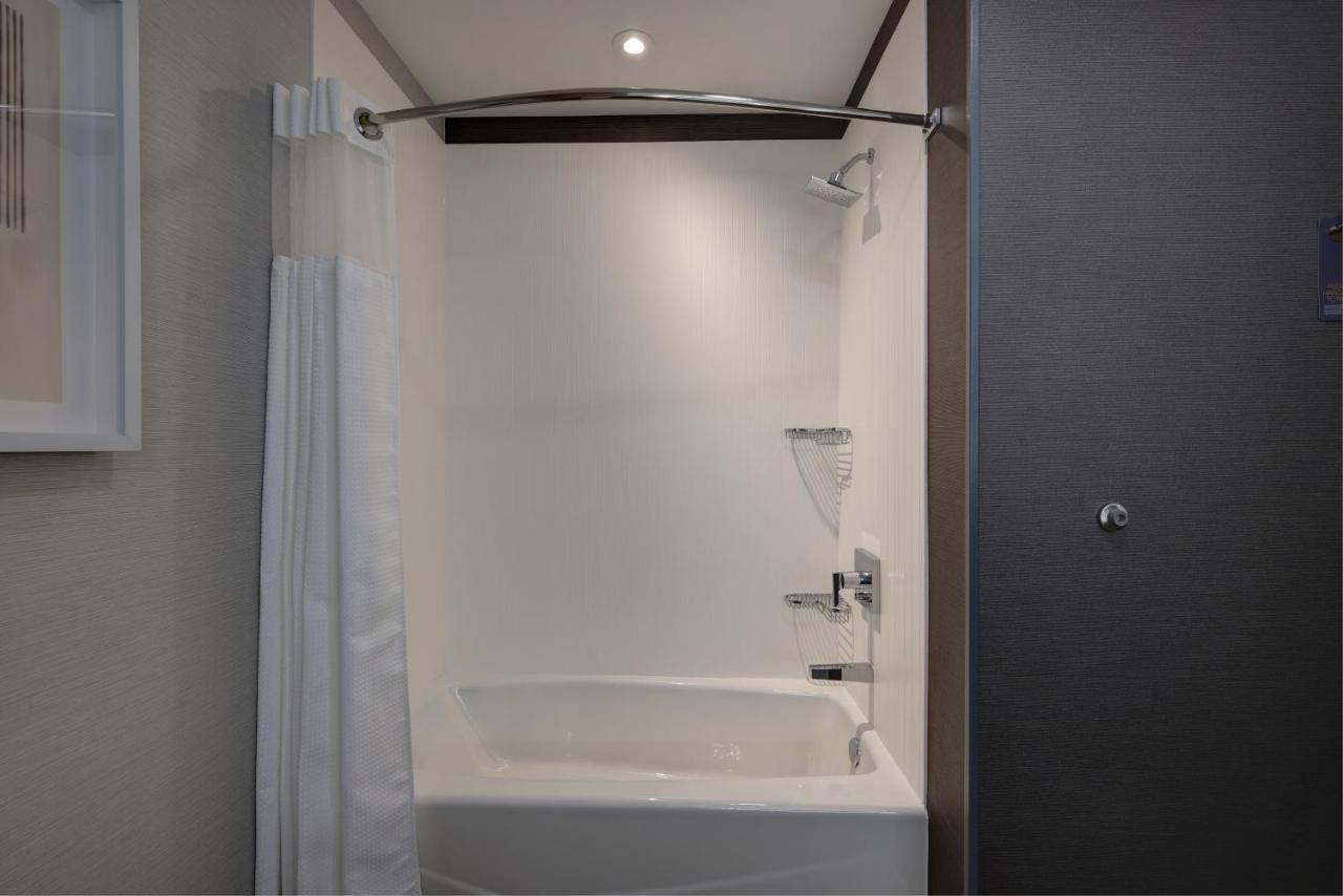 Courtyard By Marriott Iowa City University Heights Екстер'єр фото