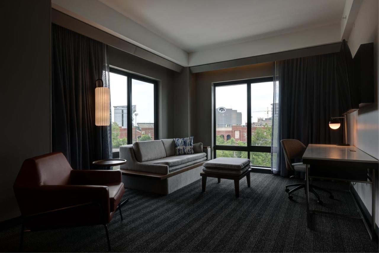 Courtyard By Marriott Iowa City University Heights Екстер'єр фото